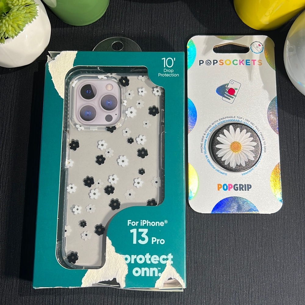 New with box damaged iPhone 13 Pro Case & Matching Pop Socket - Daisies